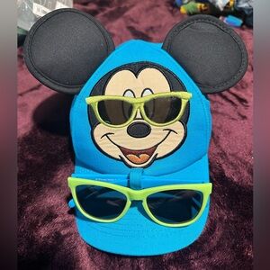 Toddler Mickey Mouse Disneyland baseball cap with sunglasses